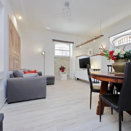 Domus Monami Apartment